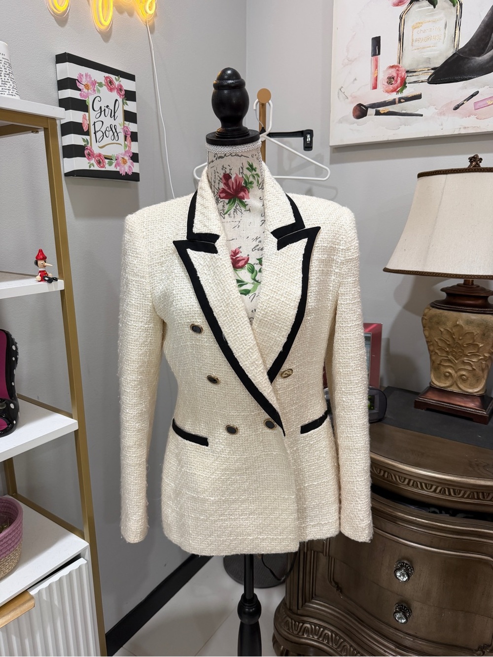 Zara Cream Bouclé Double-Breasted Blazer with Black Trim - Picture 4 of 10